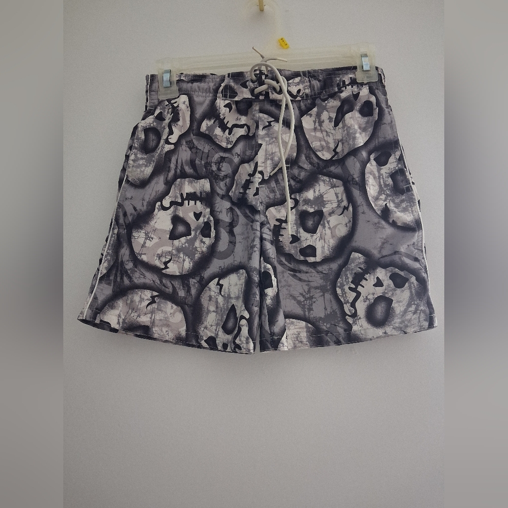 Islander Monochrome Skull Pattern Boy's Swim Shorts Size 8 (7)
